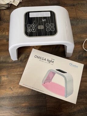OMEGA light LED Therapy Lamp - White